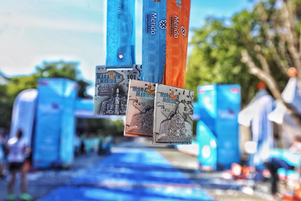 Las medallas del Marathón de Mérida 2018 (fotos de AsDeporte)