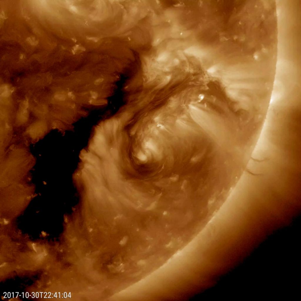 Imagen del Sol tomada de la NASA. Según un astrónomo yucateco, la estrella del sistema solar está enviando menos calor a la Tierra. 