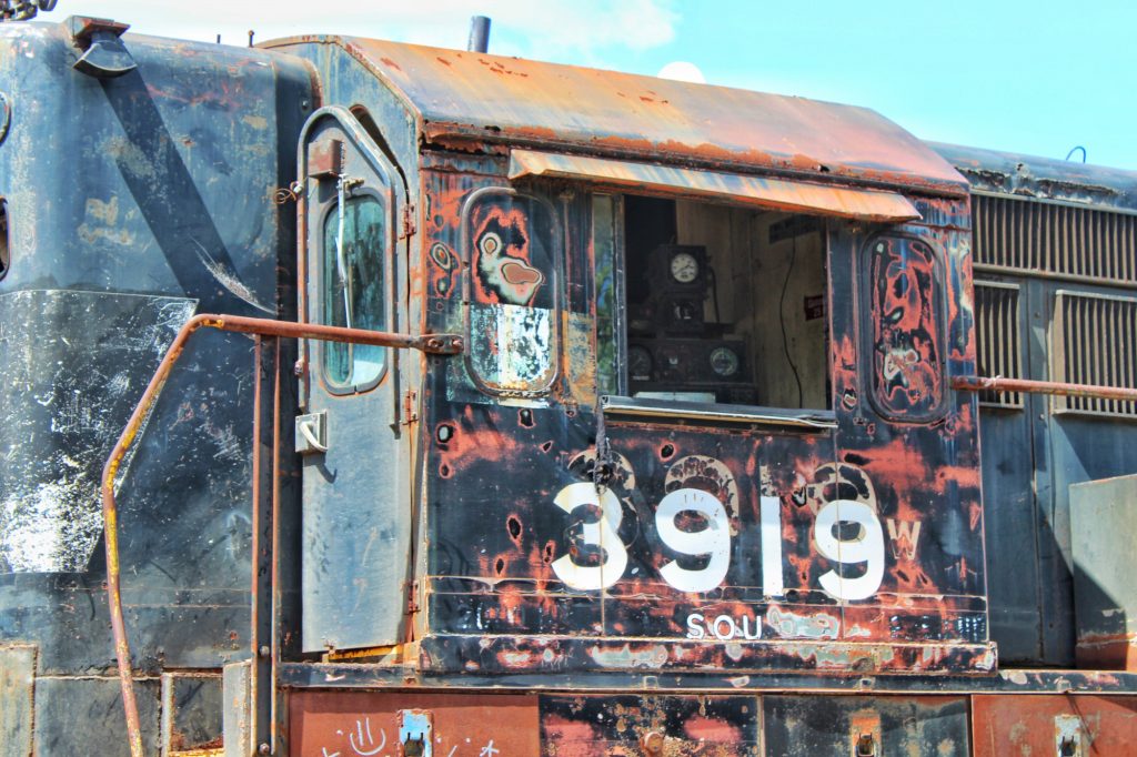 Una de las locomotoras más viejas del extinto tren de pasajeros en Mérida, Yucatán. (Foto: Eduardo Vargas/LECTORMX.com)