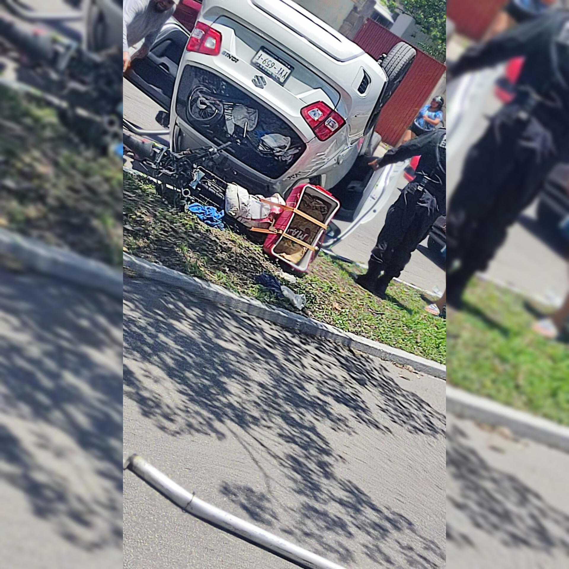 Salvó de morir aplastado por auto buenos reflejos y salto oportuno