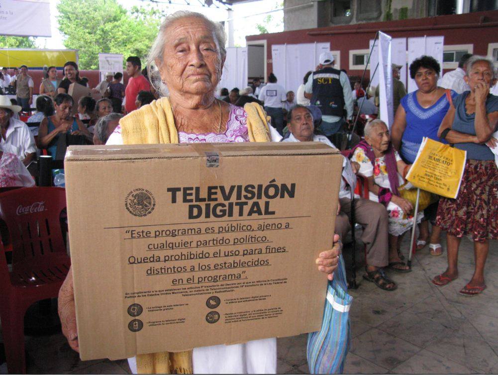 Reparten televisores en Mérida