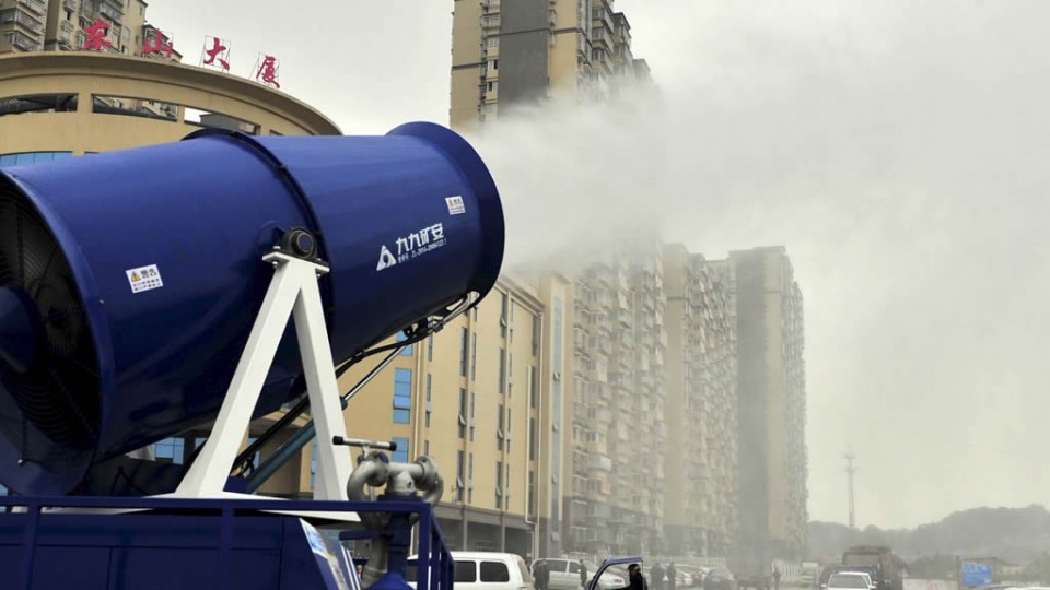 China combate contaminación con cañones de niebla