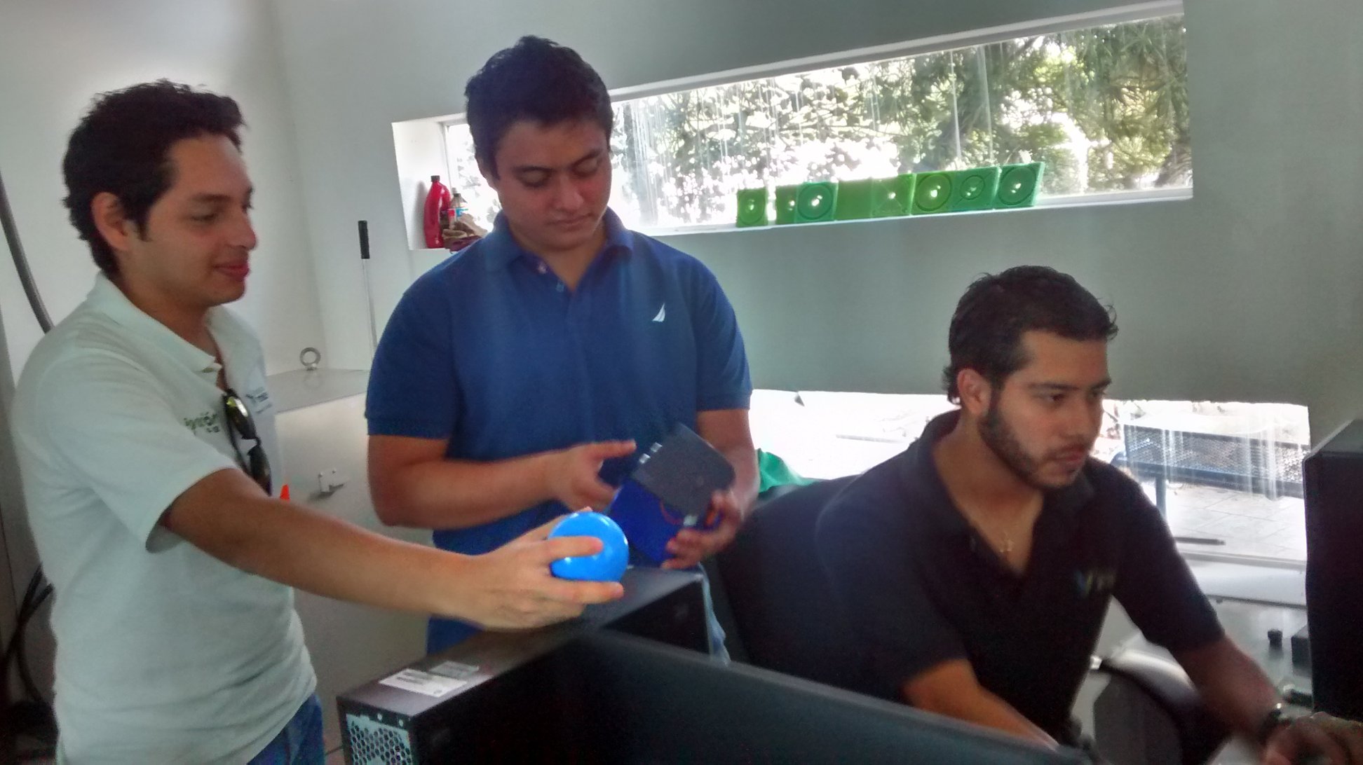 Estudiantes yucatecos reciben premio de robótica