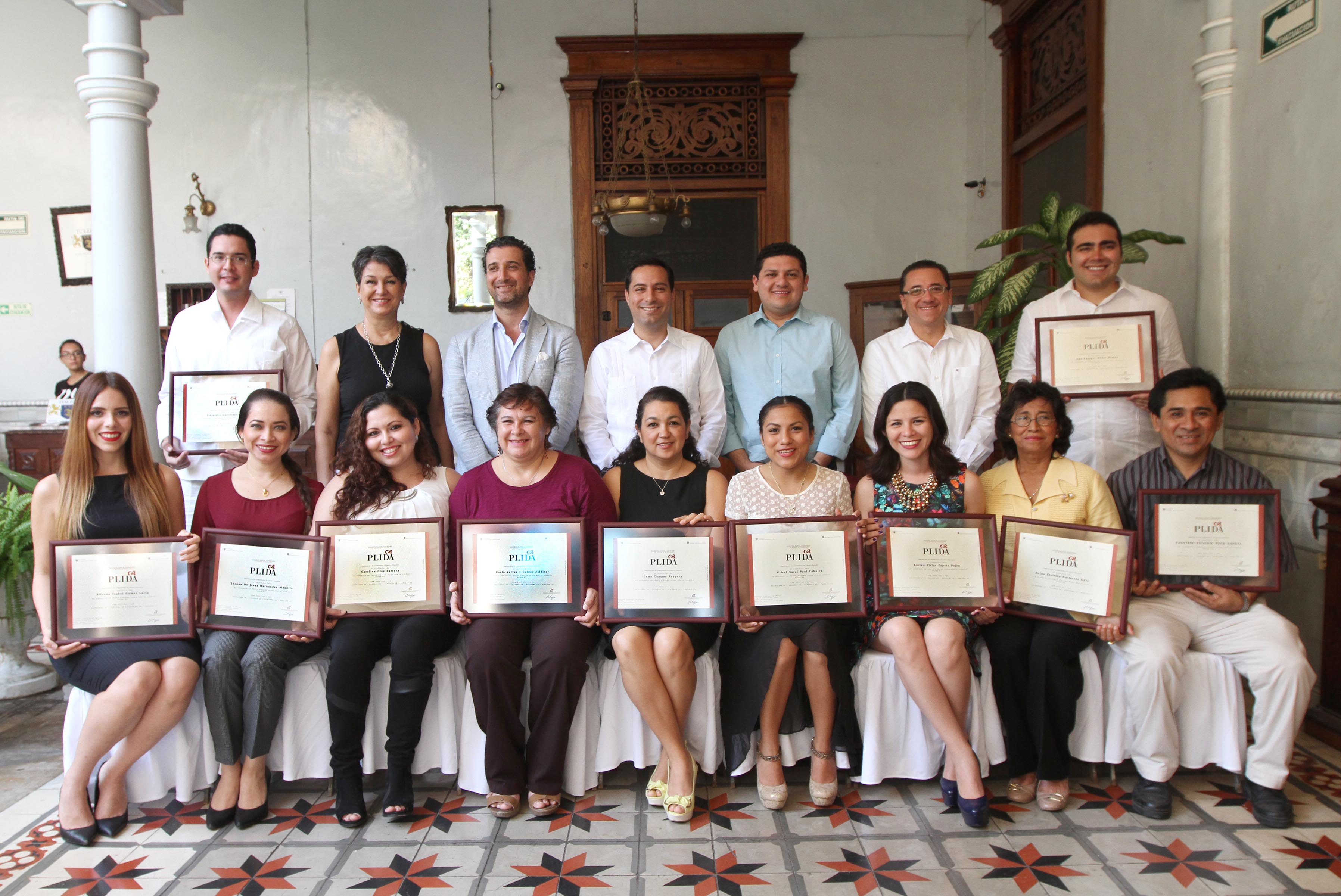 Entregan certificados de lengua italiana a operadores turísticos de Mérida