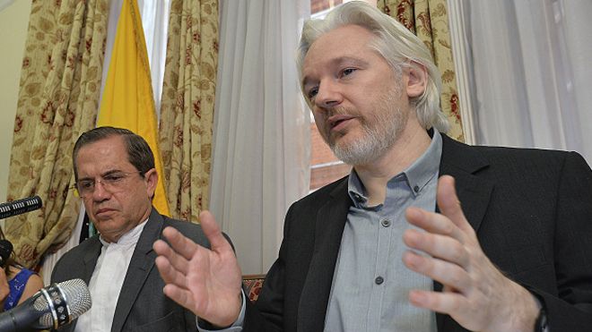 Julian Assange se entregaría el viernes si ONU falla contra él