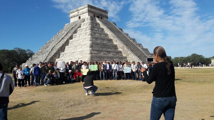 En rebeldía guías de turistas en Chichén Itzá