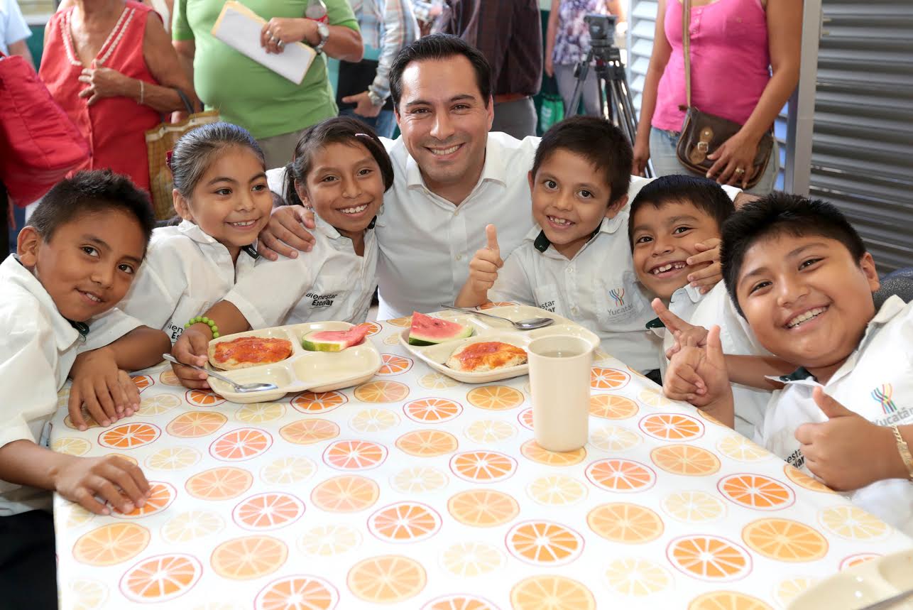 Mauricio Vila entrega cuarto comedor escolar