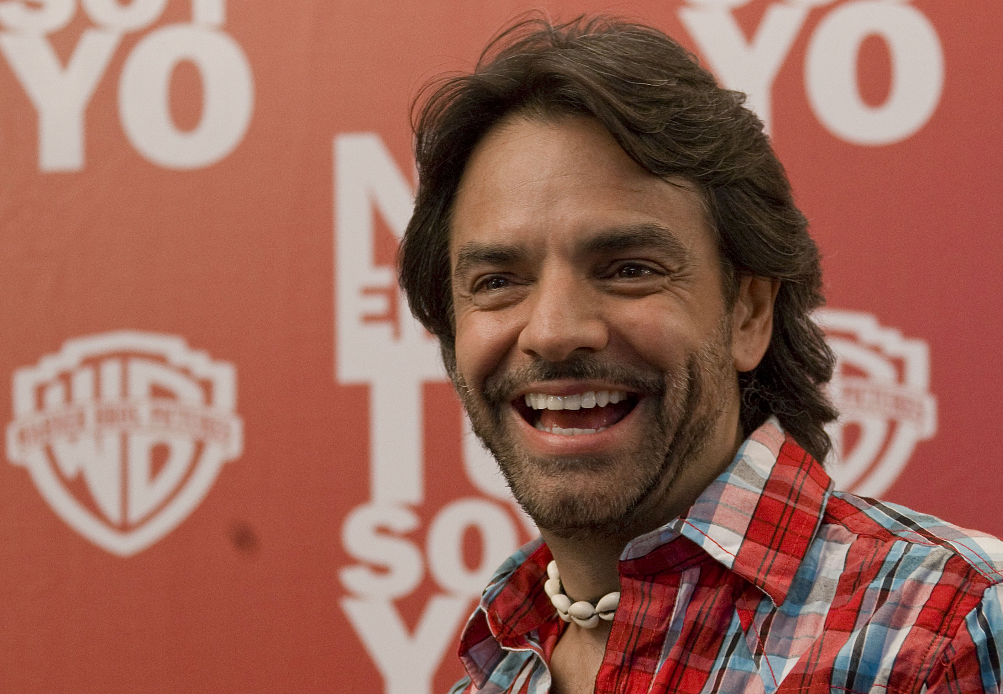 Eugenio derbez y la chupitos