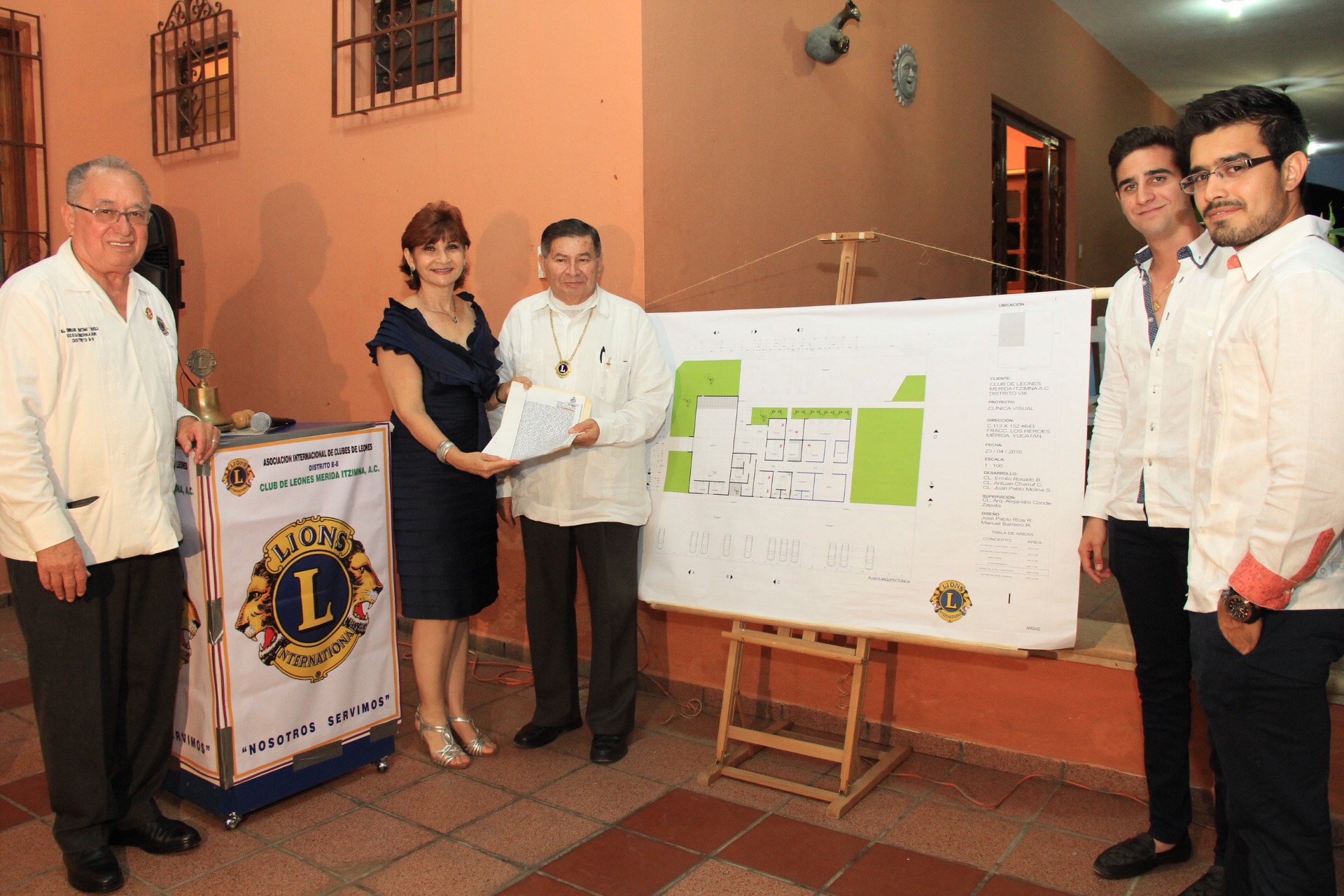Formaliza Mérida donación de terreno para clínica de salud visual