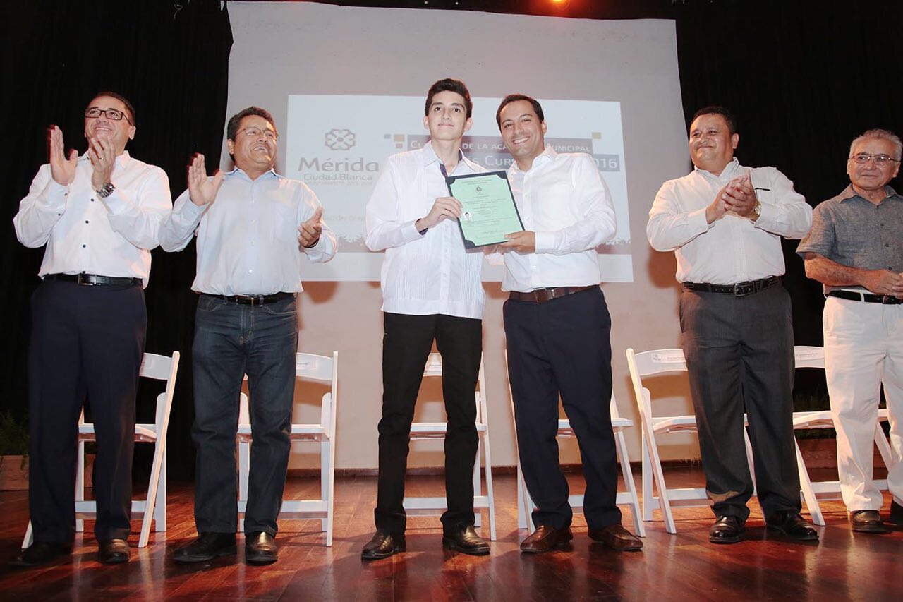 Entregan reconocimientos en clausura de Academia Municipal de Inglés 