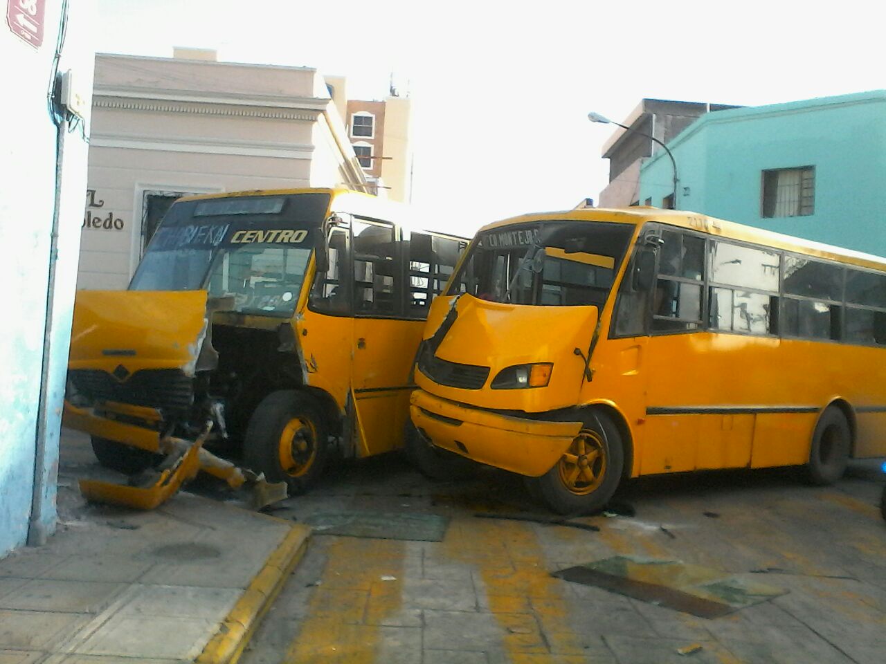 Encontronazo de autobuses en centro de Mérida