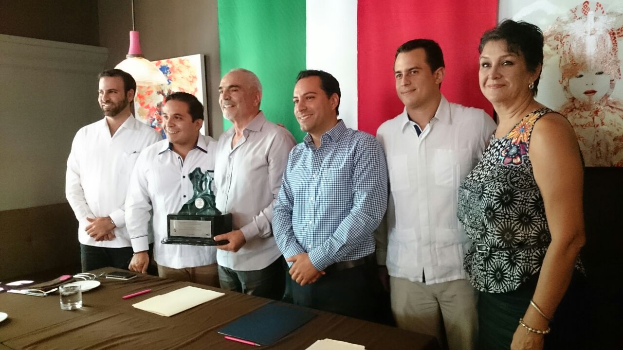 Restaurante Rosas & Xocolate recibe premio nacional de Canirac