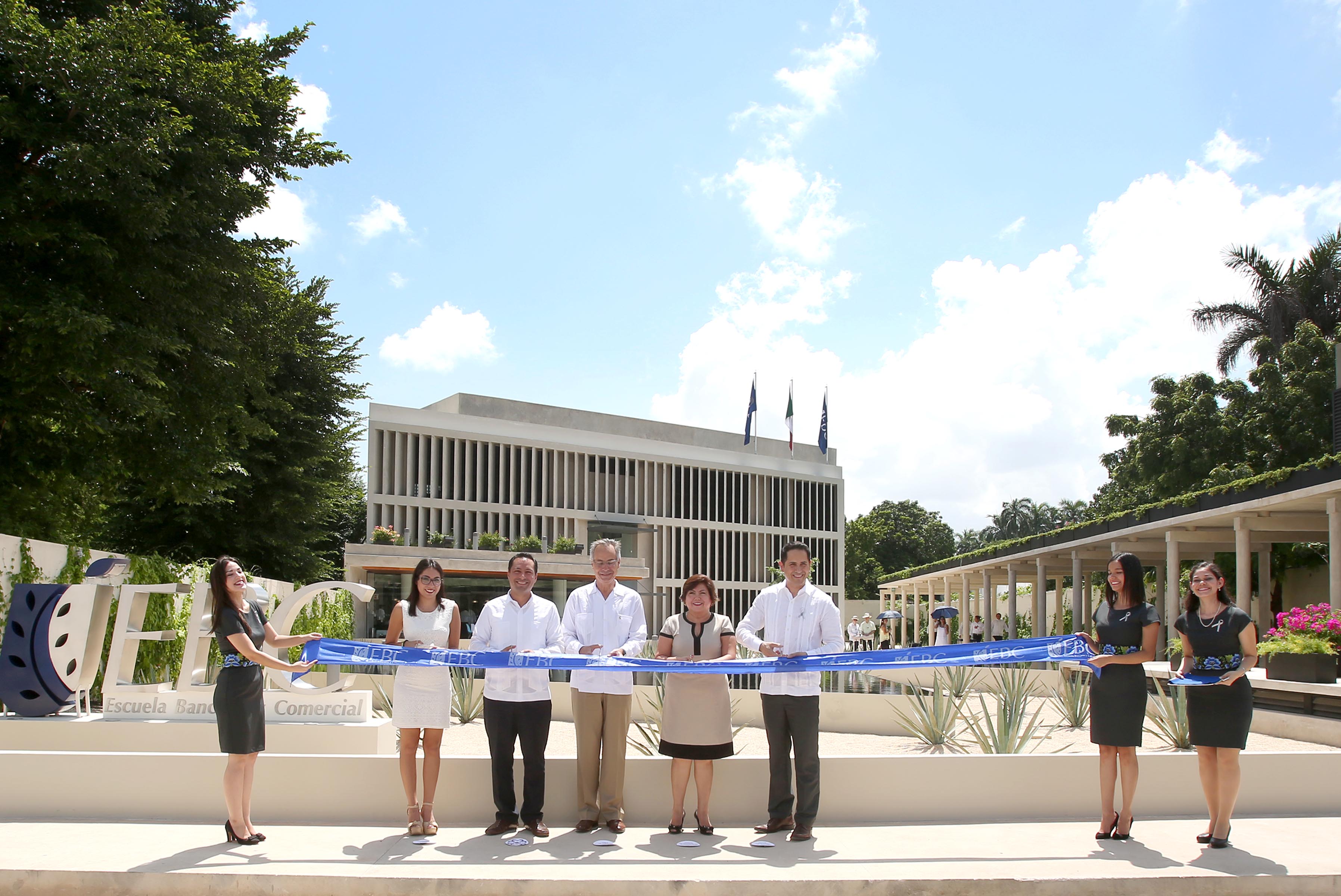 Inaugura Vila campus local de Escuela Bancaria Comercial