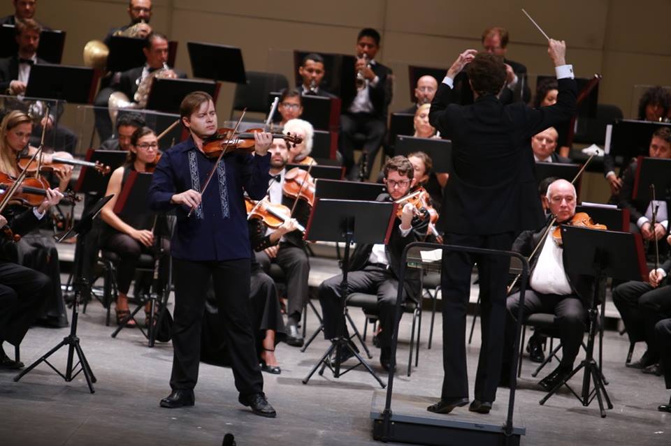Violinista Mykyta Klochkov se lleva aplausos de yucatecos
