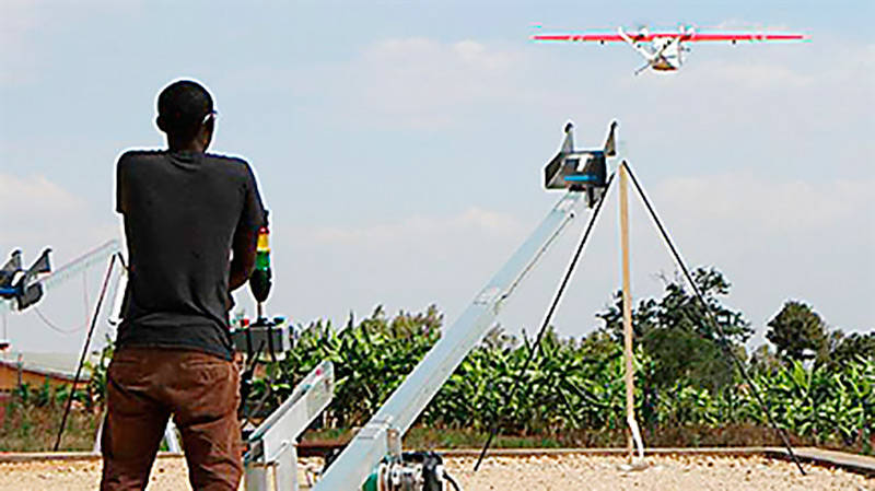 Usan drones para trasladar sangre a hospitales en África