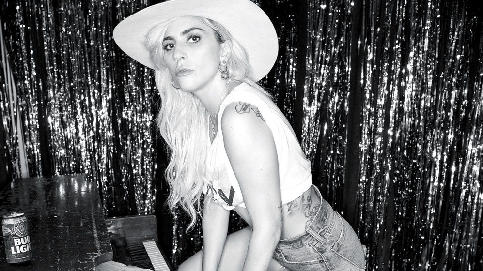 Lady Gaga se olvida de lo extravagante