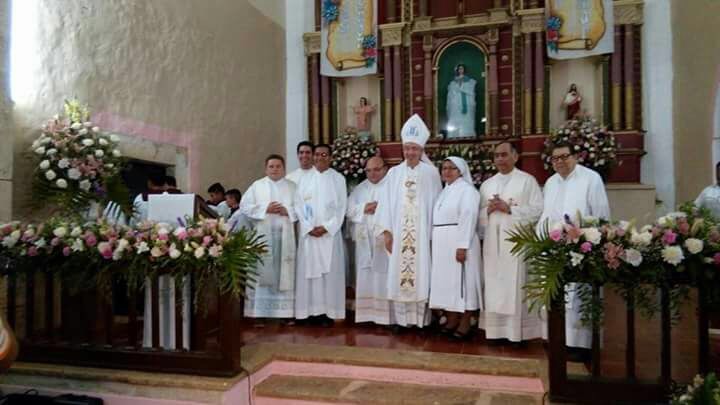 Jerarca del Vaticano oficia misa en localidad maya