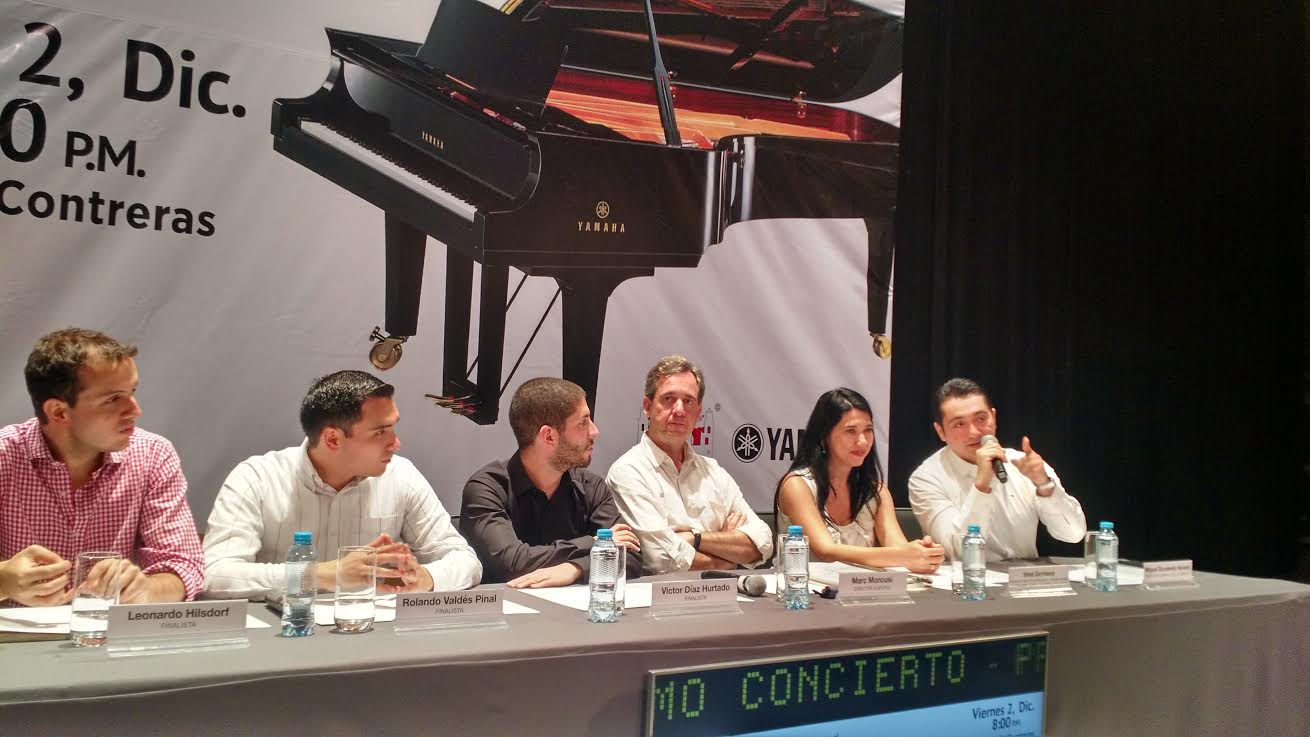 Disputa mexicano final de concurso internacional de piano 