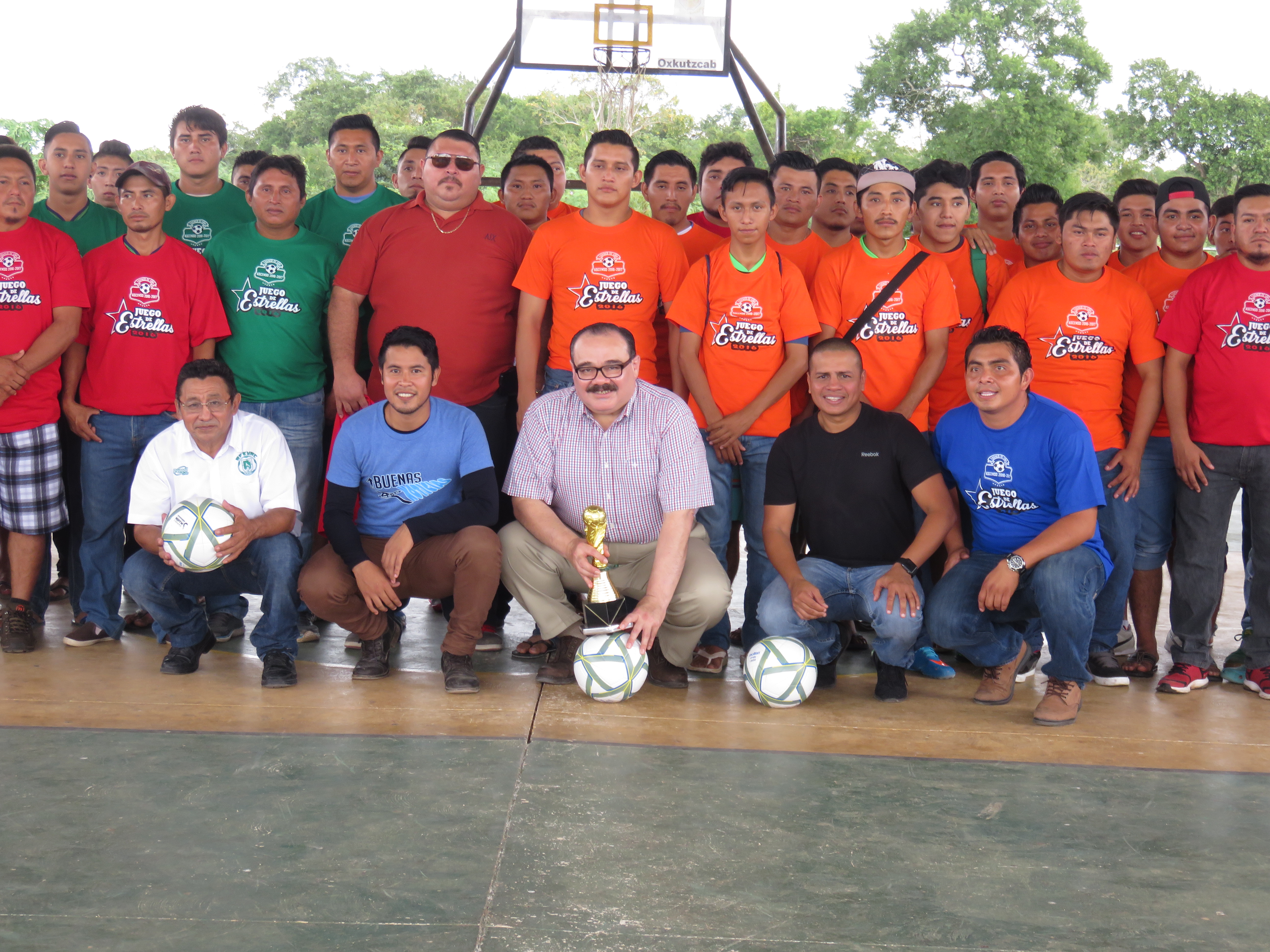 Apoya Ramírez Marín a equipo de fútbol del sur de Yucatán