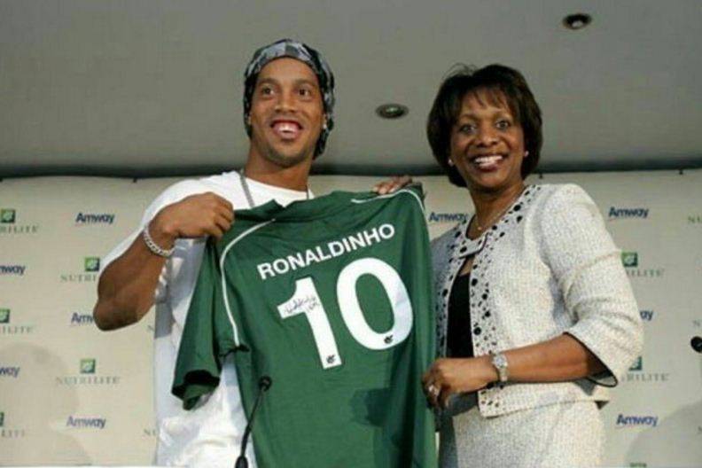 Ronaldinho podría jugar en el Chapecoense