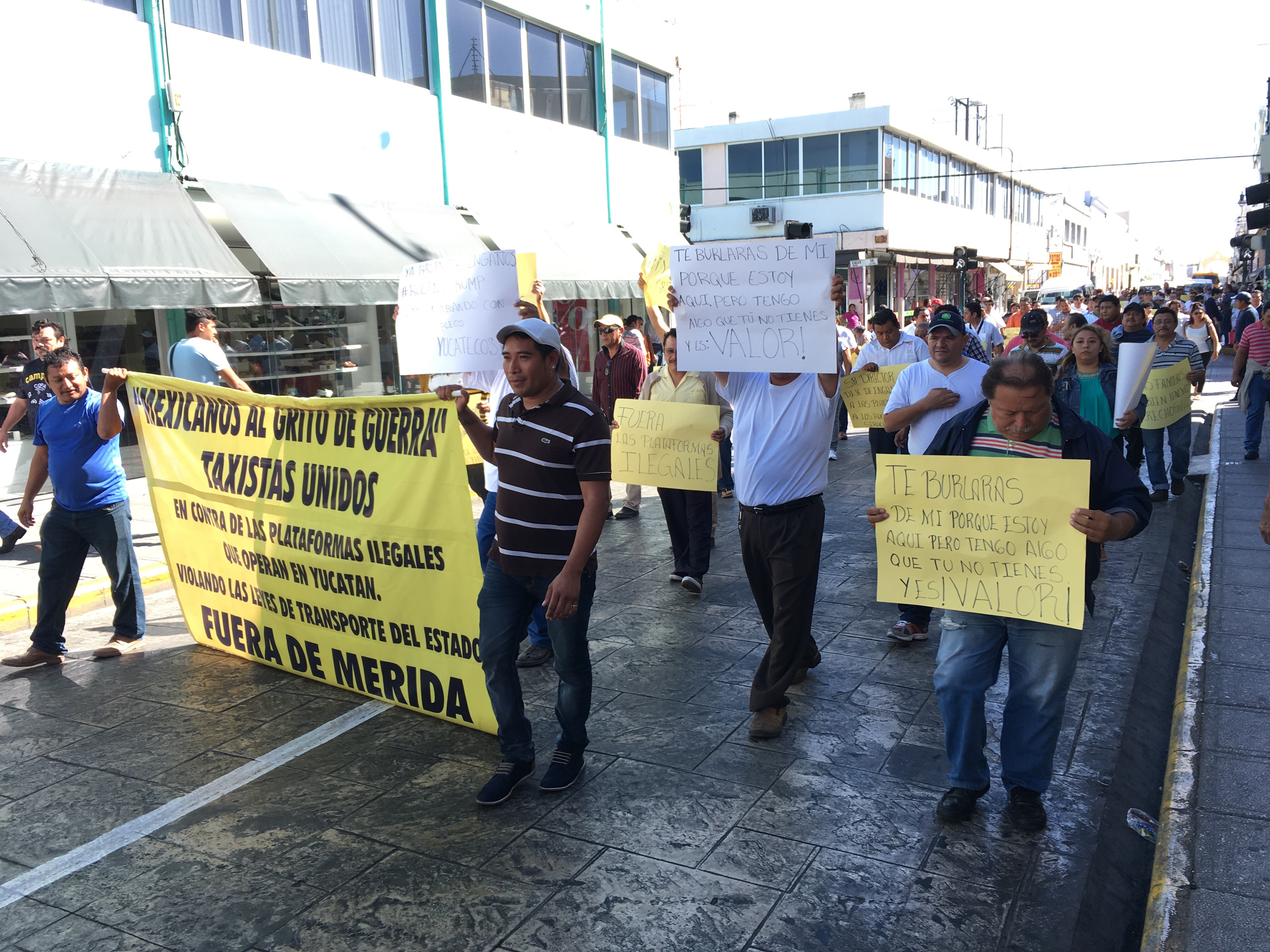 Taxistas protestan contra Uber y otras ERT