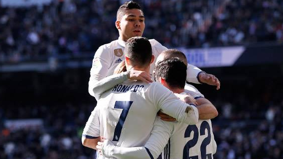 Real Madrid goleó a Granada e iguala récord del Barsa