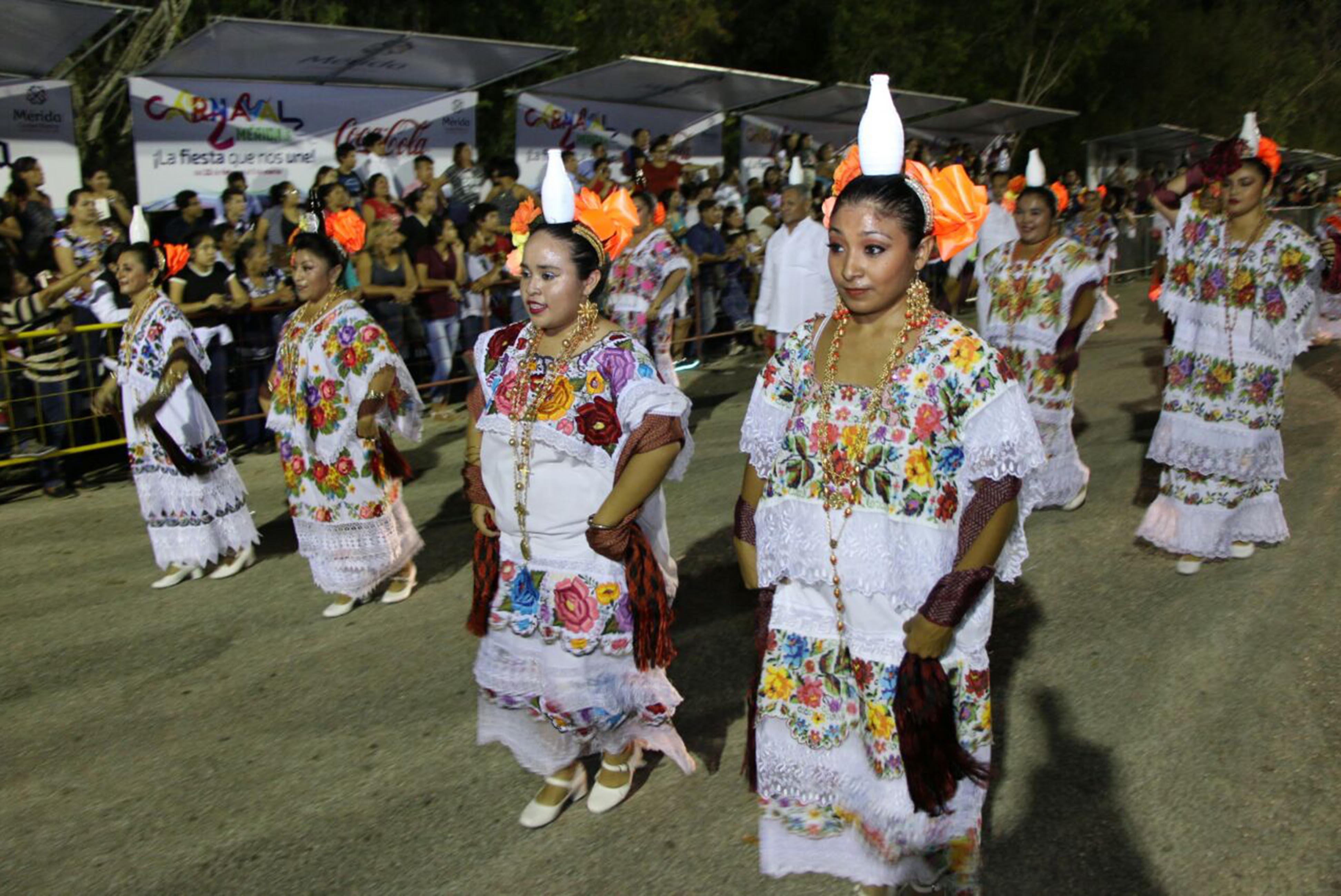 Plaza Carnaval, la tradición en Noche Regional