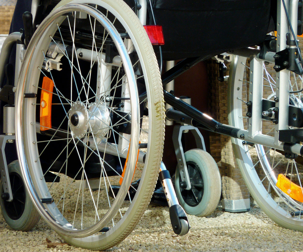 Estudiantes mexicanos crean silla de ruedas controlada por gestos