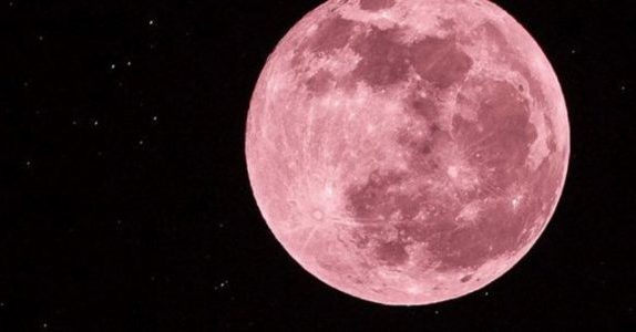 Tres consejos de un astrónomo para ver hoy la luna rosa