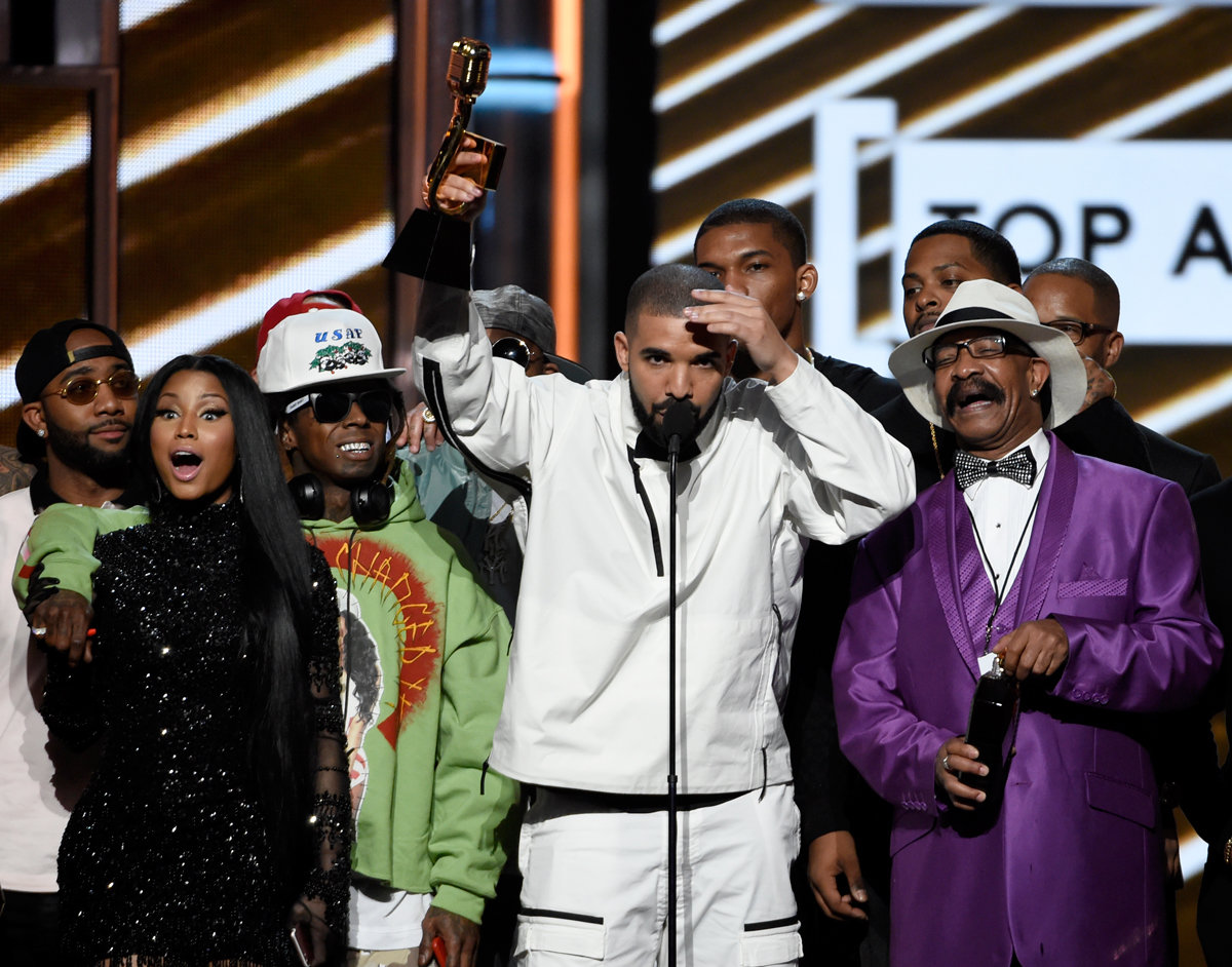 Con 13 premios, Drake rompre récord de Premios Billboard 2017