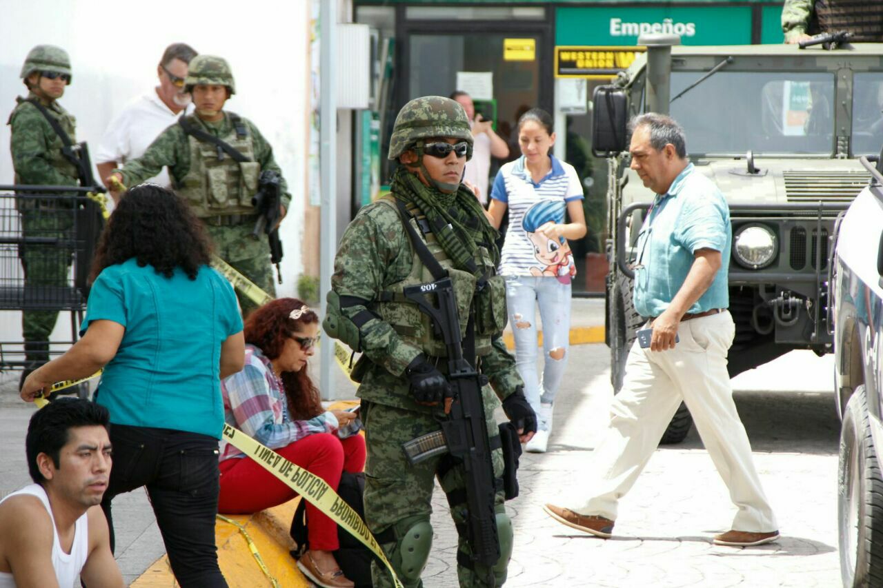 Afecta a plaza comercial amenaza de bomba en Cancún