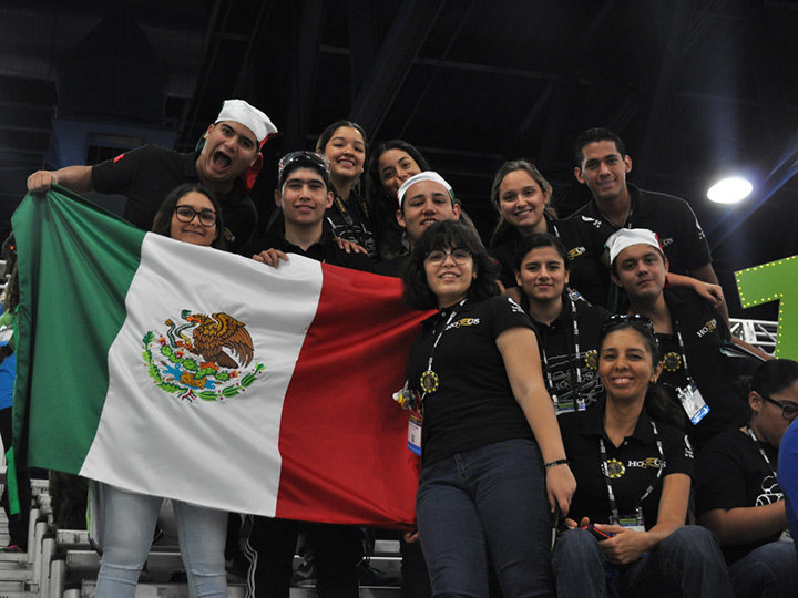 Estudiantes mexicanos ganan concurso de robótica en Houston