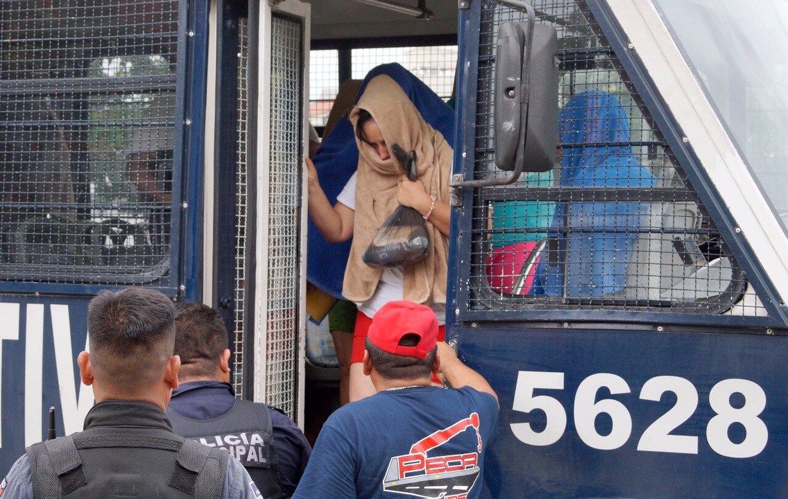 Deportarán a 21 cubanos rescatados en Cancún
