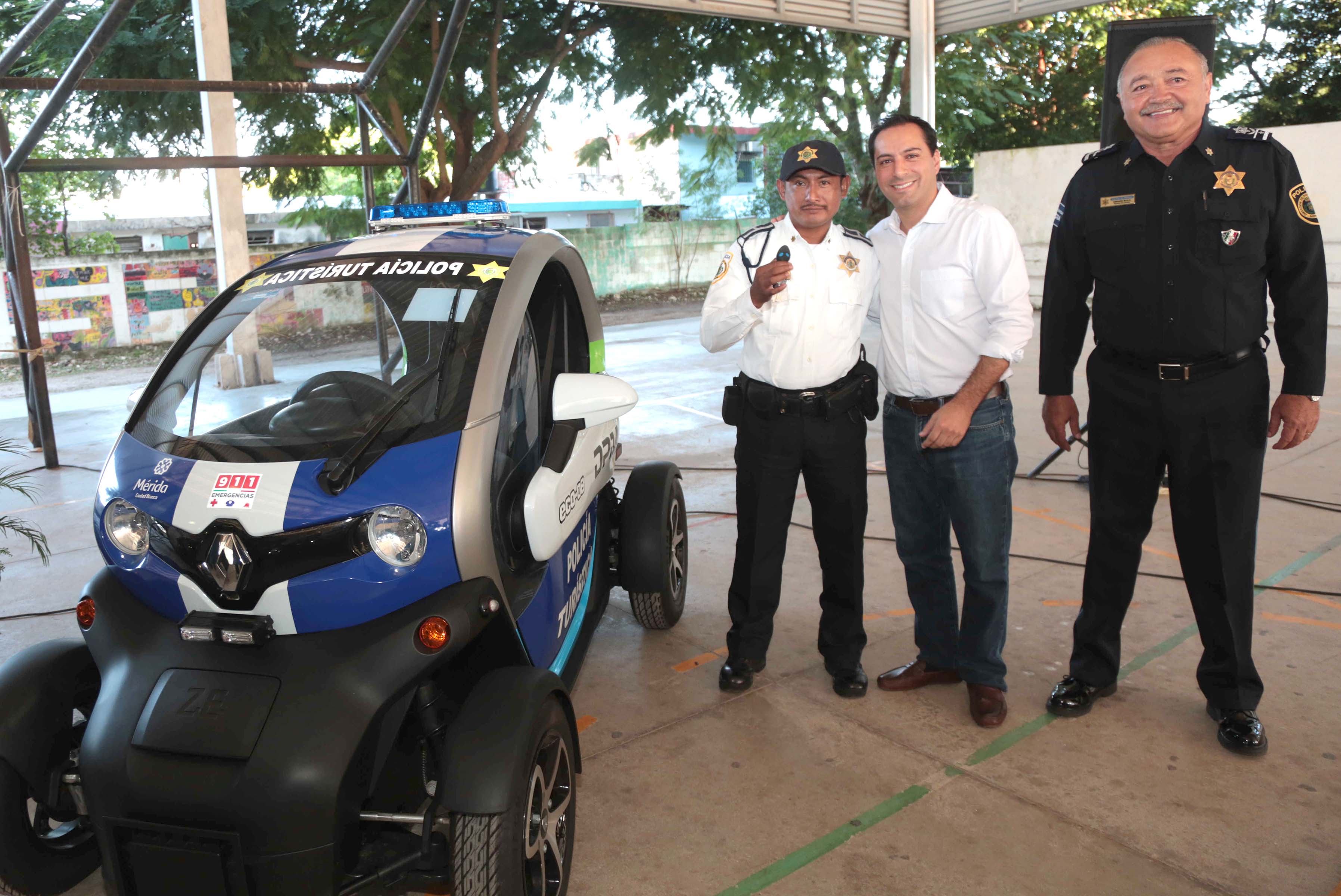 Aumenta flotilla de autos eléctricos en Policía Municipal de Mérida