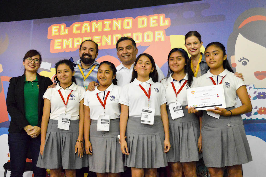 Se reconoce al espíritu emprendedor de 60 jóvenes yucatecos