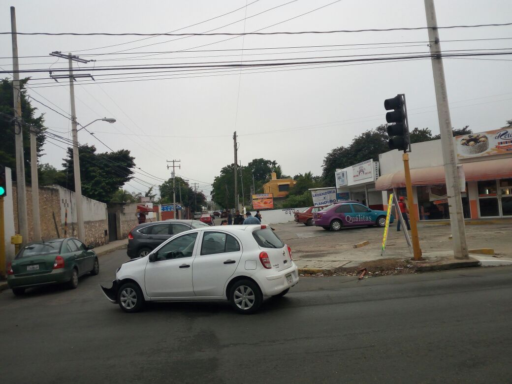 “Semaforazo” al norte de Mérida arrancando semana