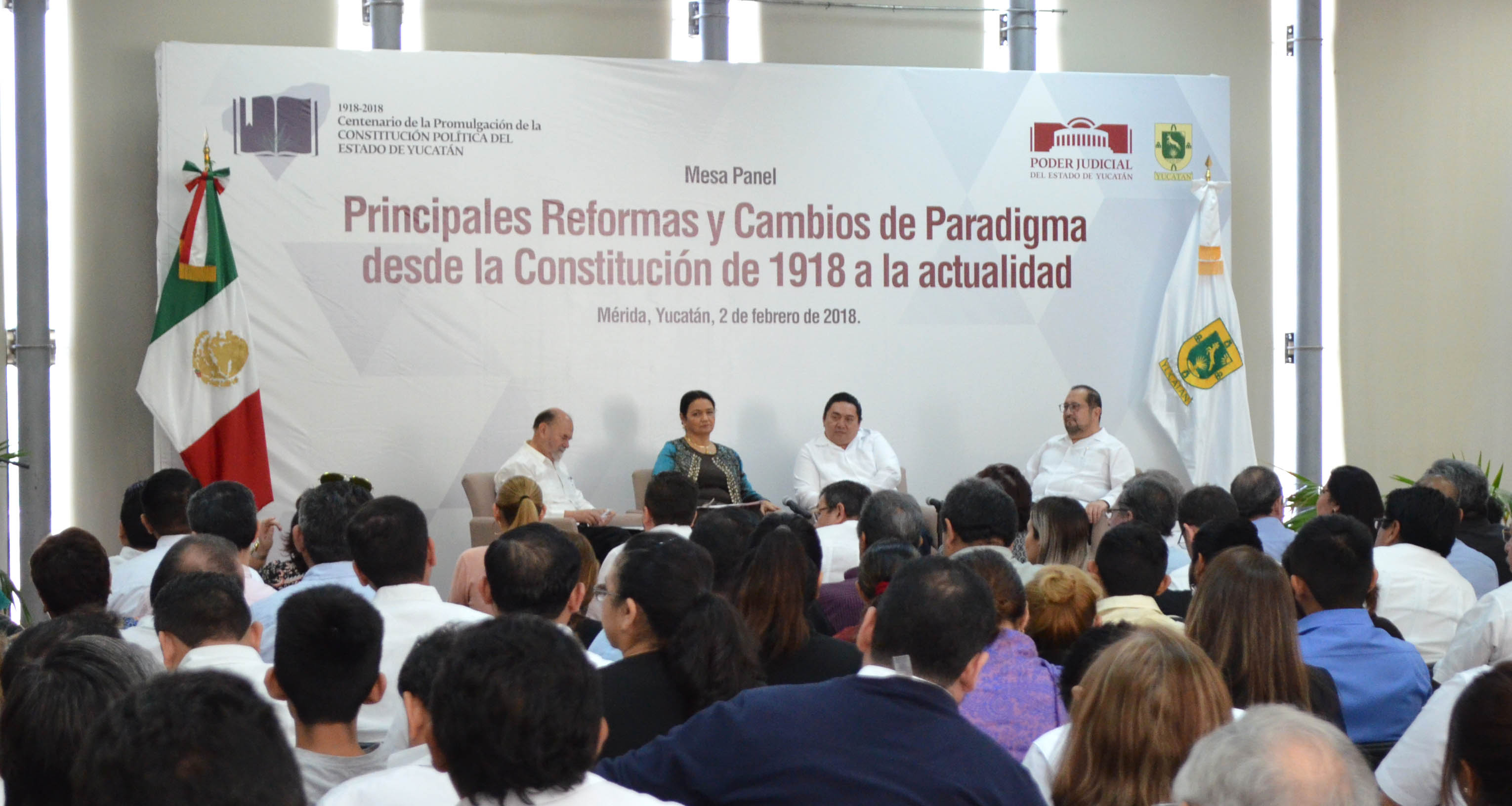 Disertan expertos sobre Constitución yucateca