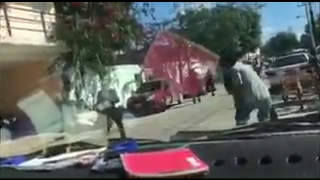Mira cómo policías de Tulum enfrentan a un infractor (Vídeo)