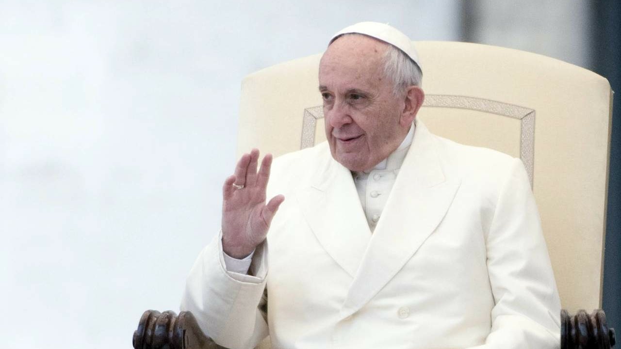 Advierte Papa de obsesión de jóvenes por recibir muchos ‘me gusta’