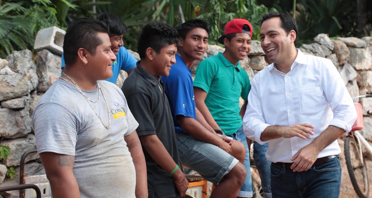 Vila Dosal en reuniones con jóvenes