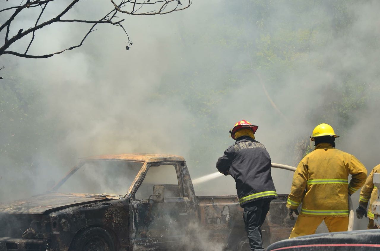Suben llamadas a bomberos por incendios en Campeche