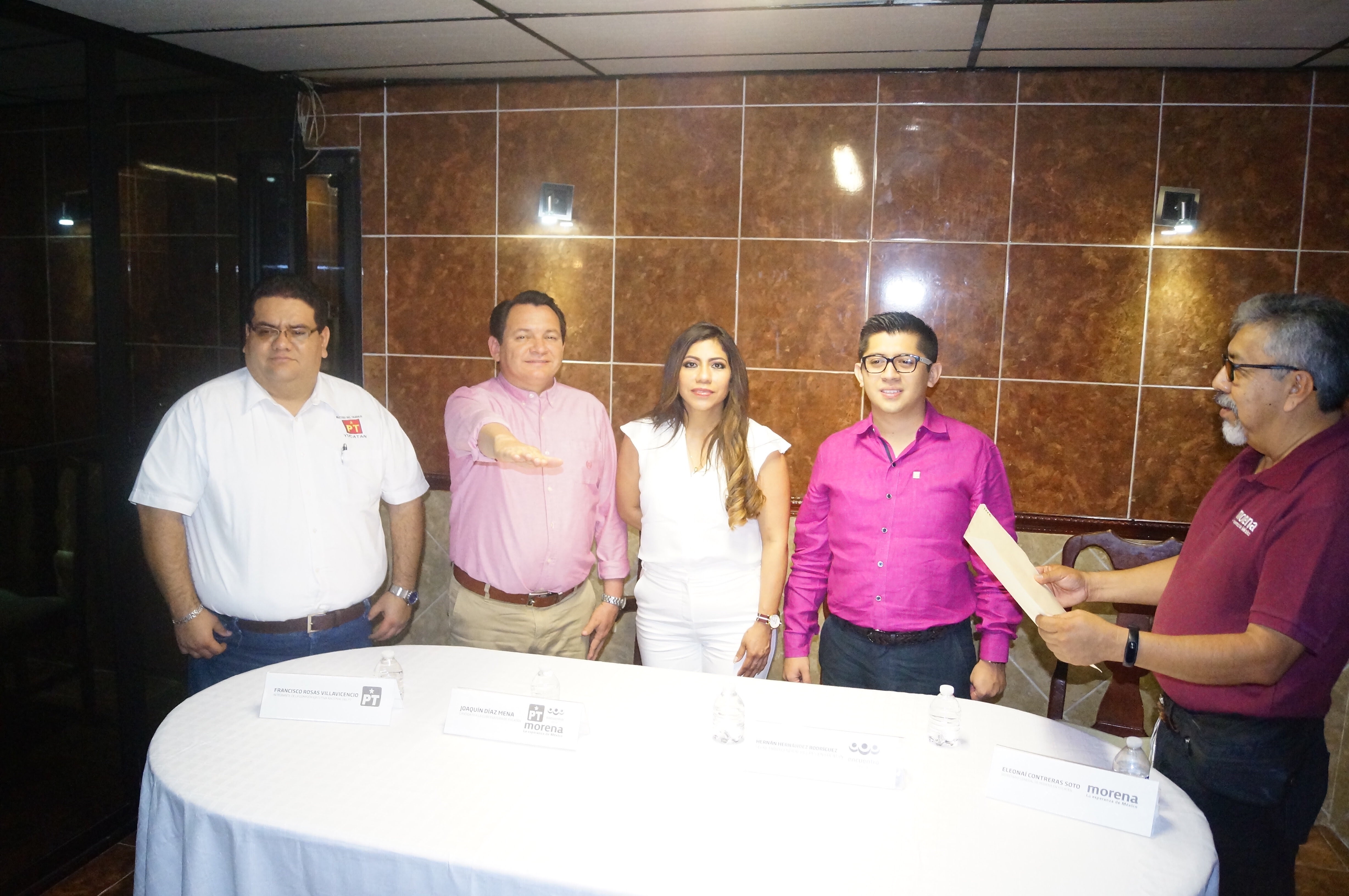 ‘Adoptan’ PES y PT a “Huacho” Díaz como su candidato en Yucatán