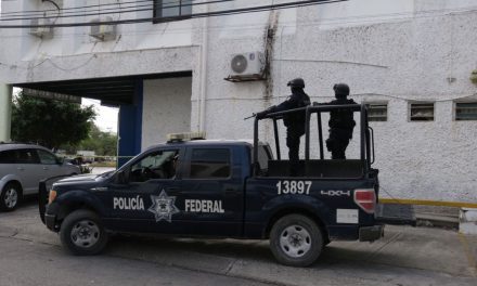 Los encuentran ejecutados dentro de vehículo en Cancún