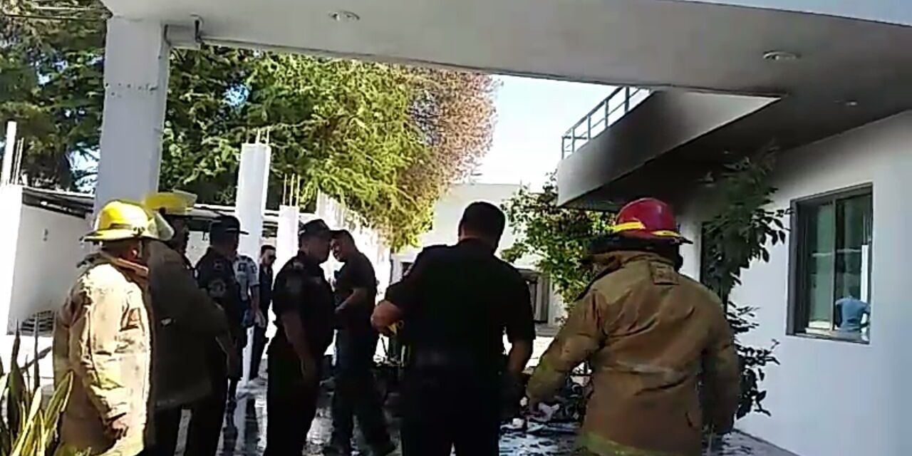 Fuego daña dos consultorios de clínica incendiada en Mérida
