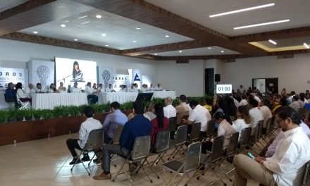 ‘Ofrecen de todo’ en Foro Democrático de Canaco Mérida