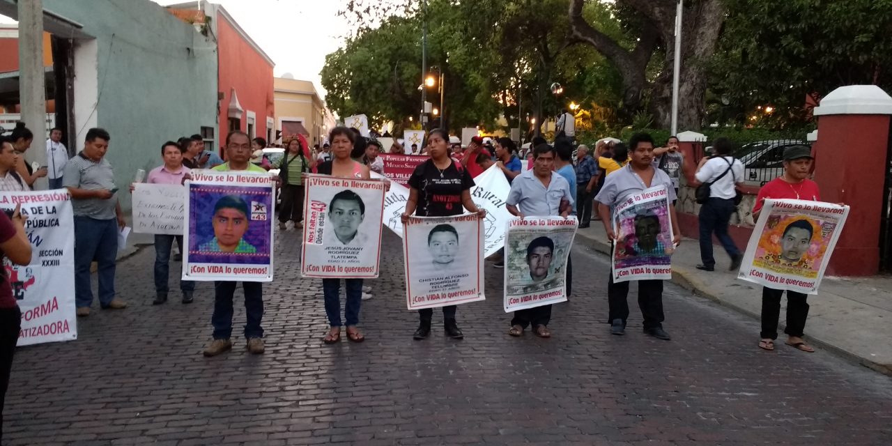 Ayotzinapa, sin justicia; visita de padres en puerta
