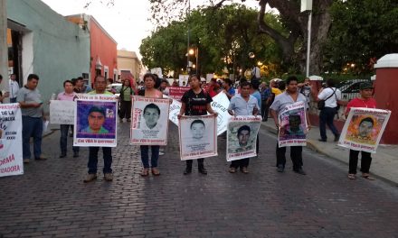 Ayotzinapa, sin justicia; visita de padres en puerta