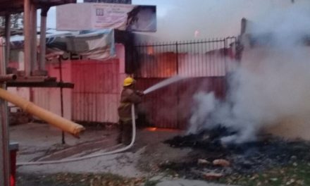 Desgracia para familia de tapiceros: incendio destruye taller