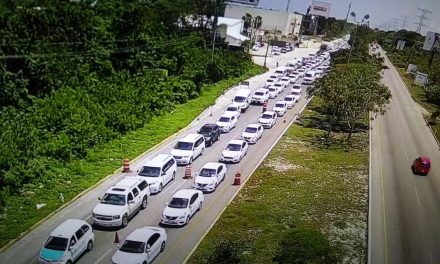 ‘Turisteros’ defienden apertura a Uber en Cancún; taxistas fúricos