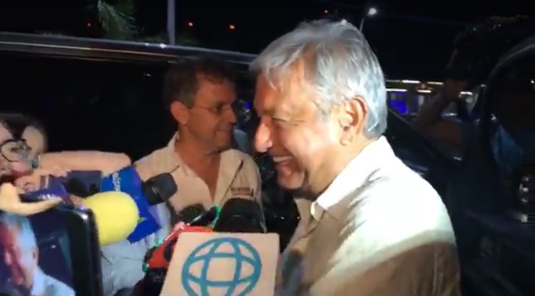 ‘Requete bien y de buenas’.- López Obrador, a su llegada a Mérida